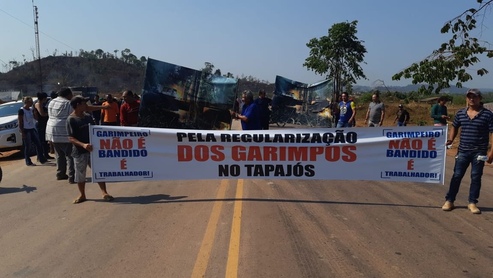 Garimpeiros interditam BR-163 para cobrar legalização de garimpos no sudoeste do Pará
