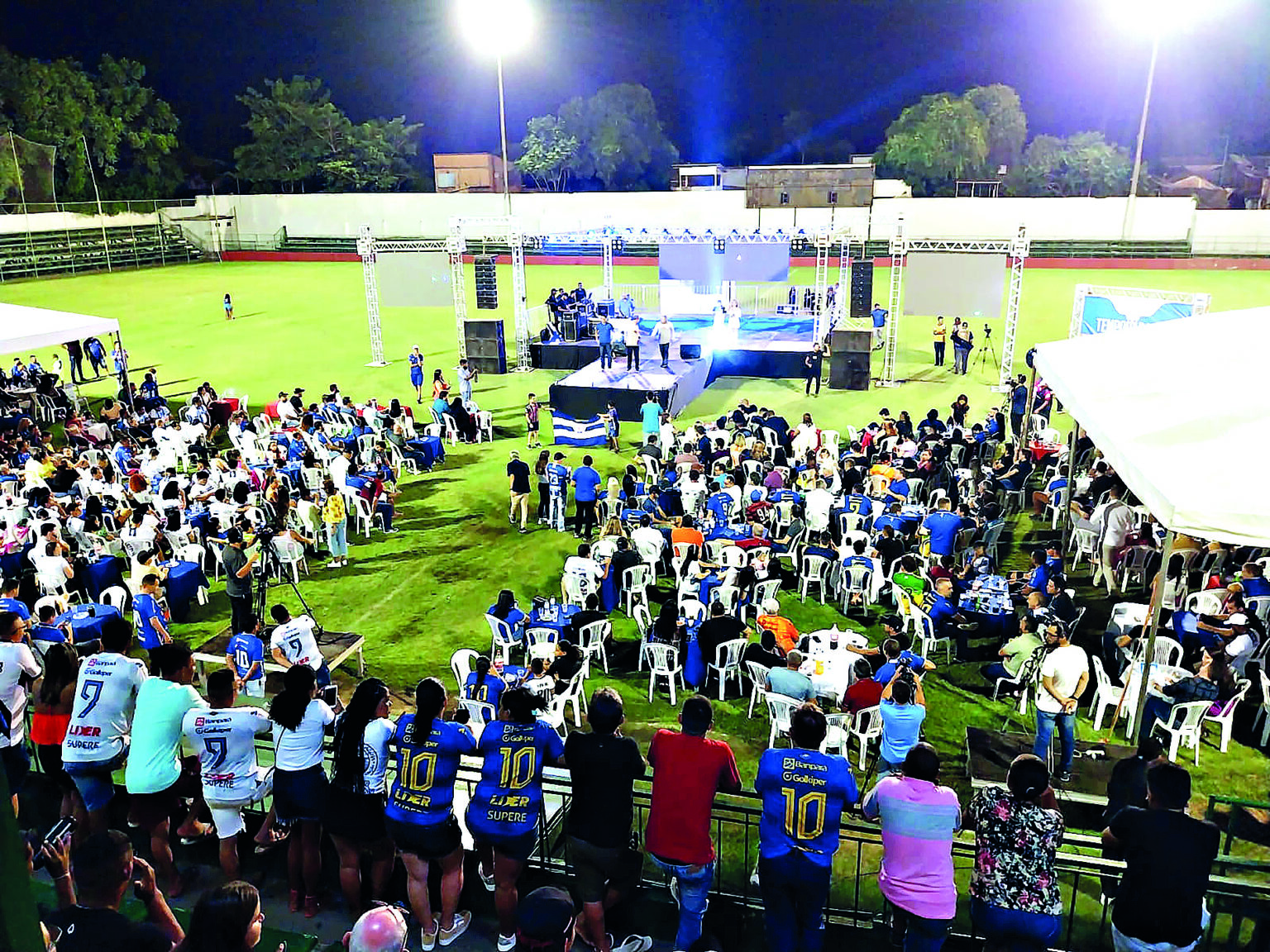 Com presença da torcida,  Águia apresenta elenco  e o uniforme para 2024