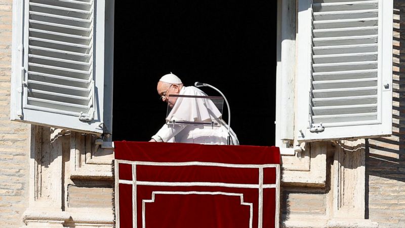 Correio do Brasil  Papa Francisco demite bispo conservador