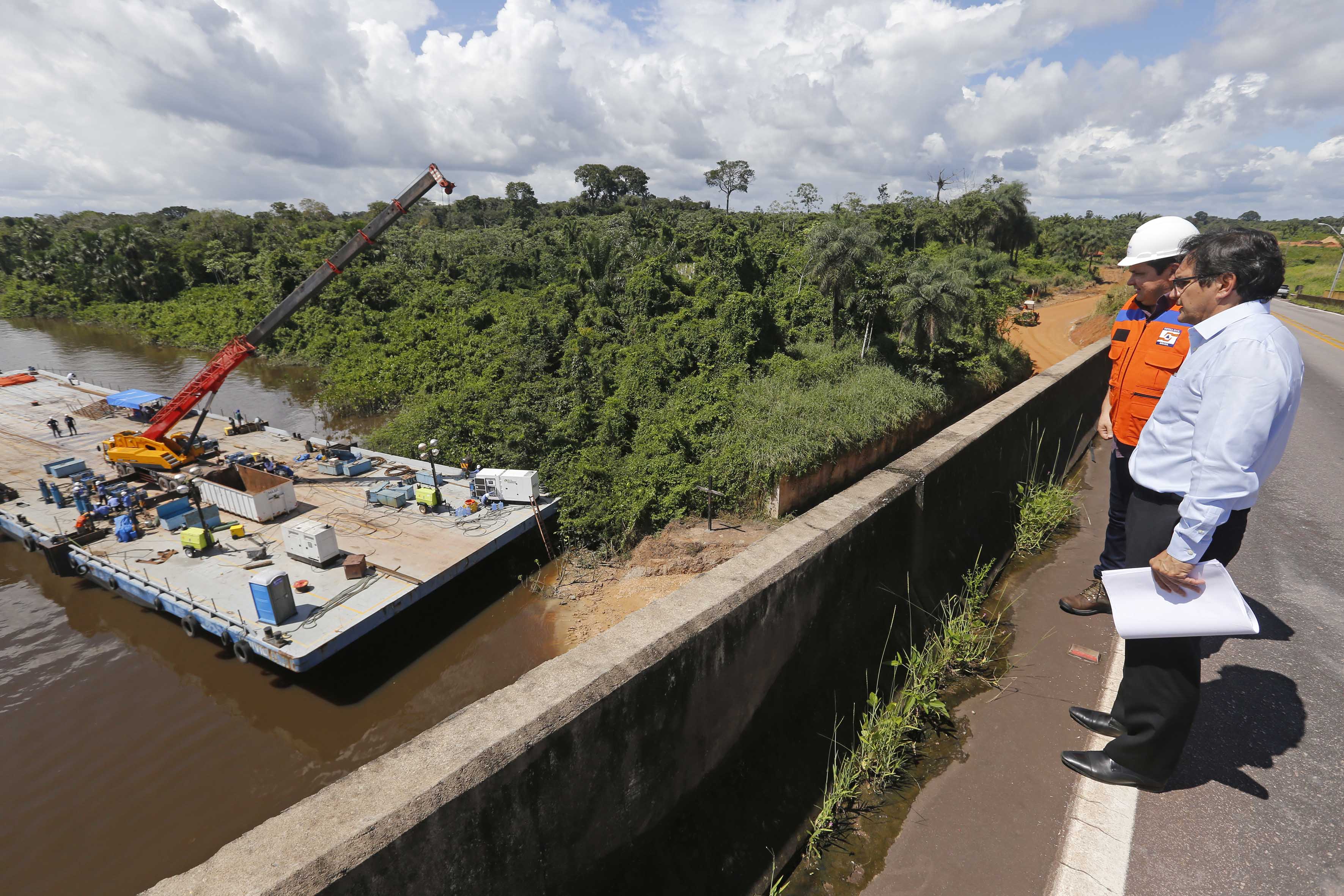 Estado realiza última vistoria para içar destroços da ponte Rio Moju Correio de Carajás