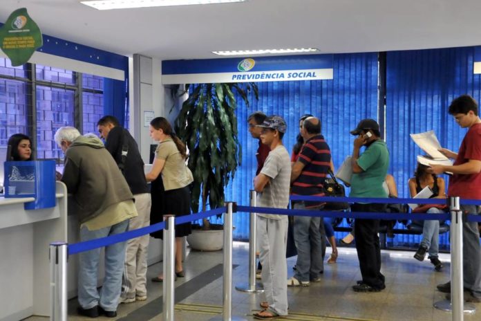 INSS começa a pagar hoje a primeira parcela do 13º dos aposentados INSS começa a pagar hoje a primeira parcela do 13º dos aposentados