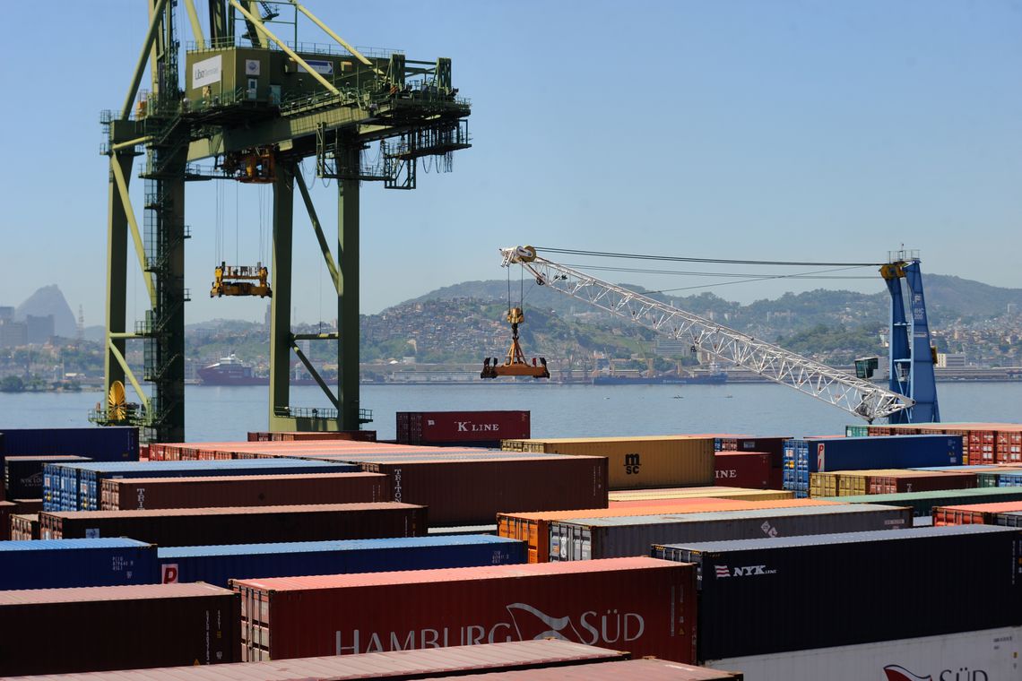 Brasil eleva em 9,5% comércio com EUA, mas diminui com outros países