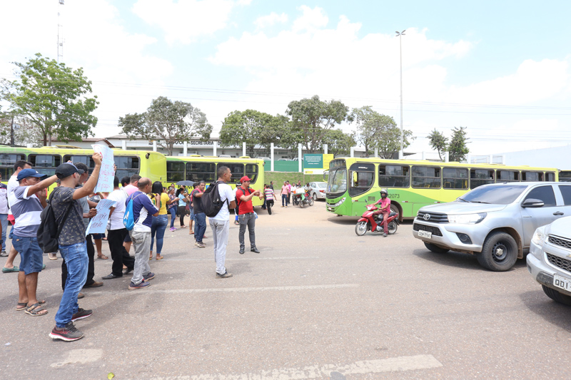 Rodoviários fecham Transamazônica em protesto por salários atrasados