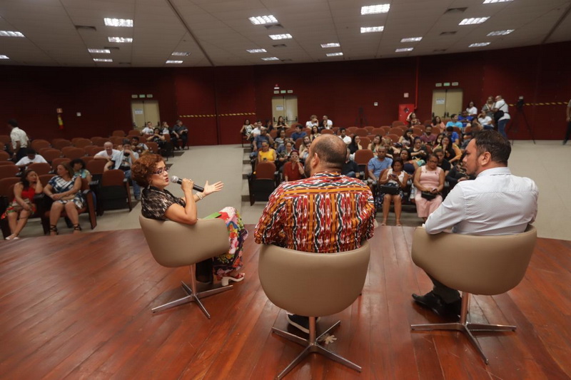 Festa Literária de Marabá põe lado a lado professora e aluno em roda de conversa