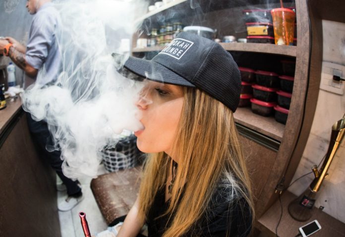 A misteriosa doença ligada a cigarros eletrônicos que já matou seis pessoas nos EUA A misteriosa doença ligada a cigarros eletrônicos que já matou seis pessoas nos EUA