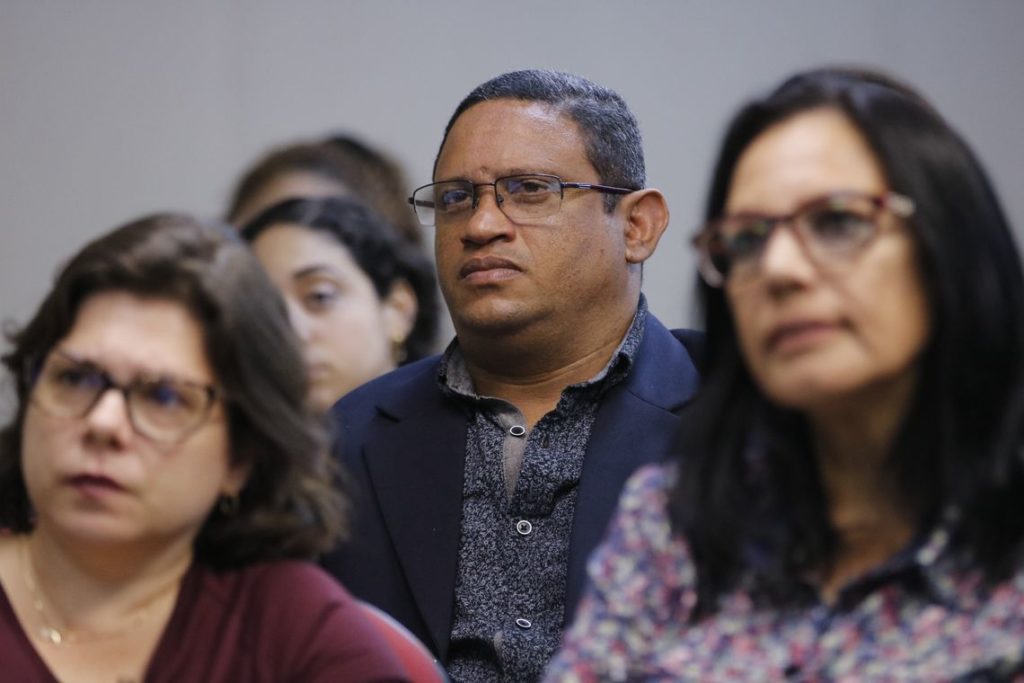 Refugiados têm dificuldade para revalidar diploma no Brasil, diz Acnur