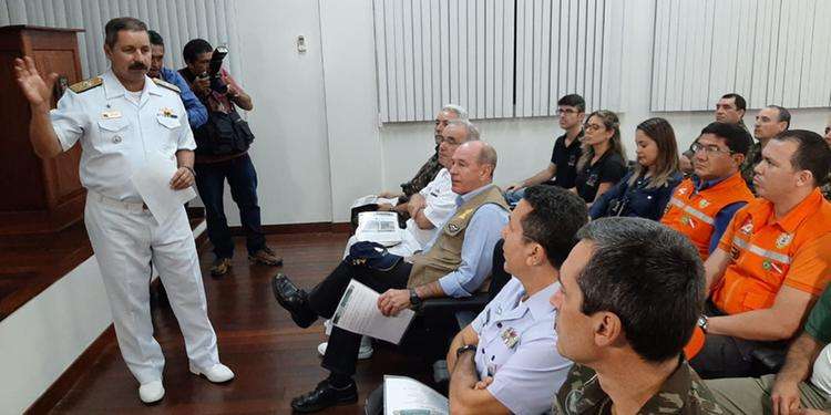 Ministro da Defesa visita Belém para acompanhar ações contra manchas de óleo nas praias