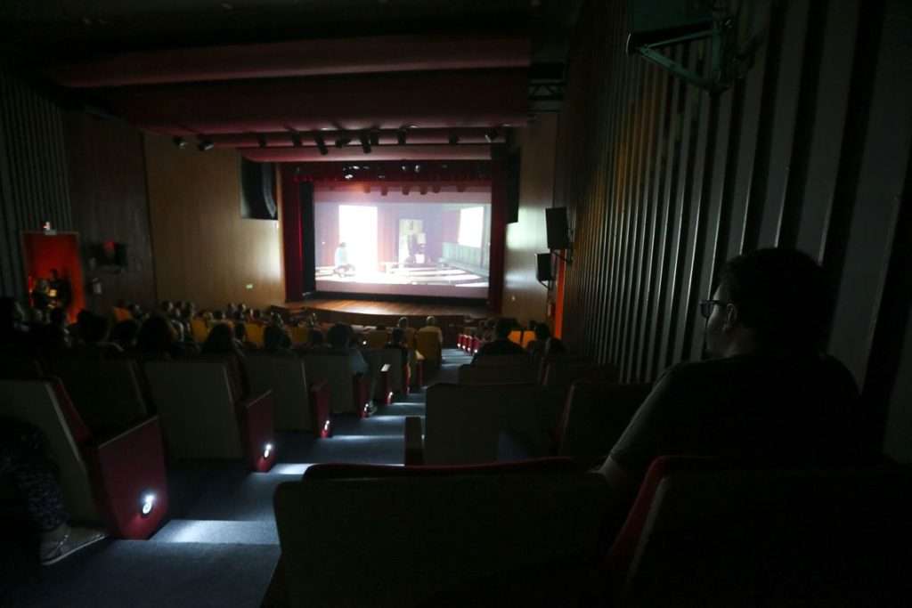 MEC assina protocolo para ampliar salas de cinema acessíveis