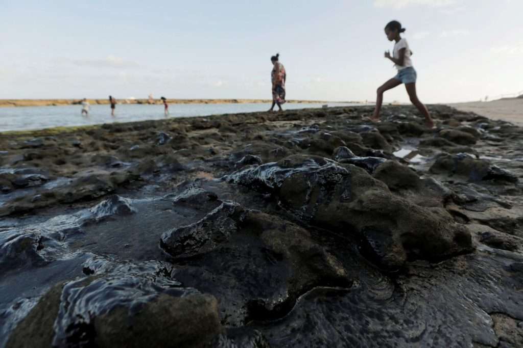 Marinha diz que não há confirmação de mancha de óleo no sul da Bahia