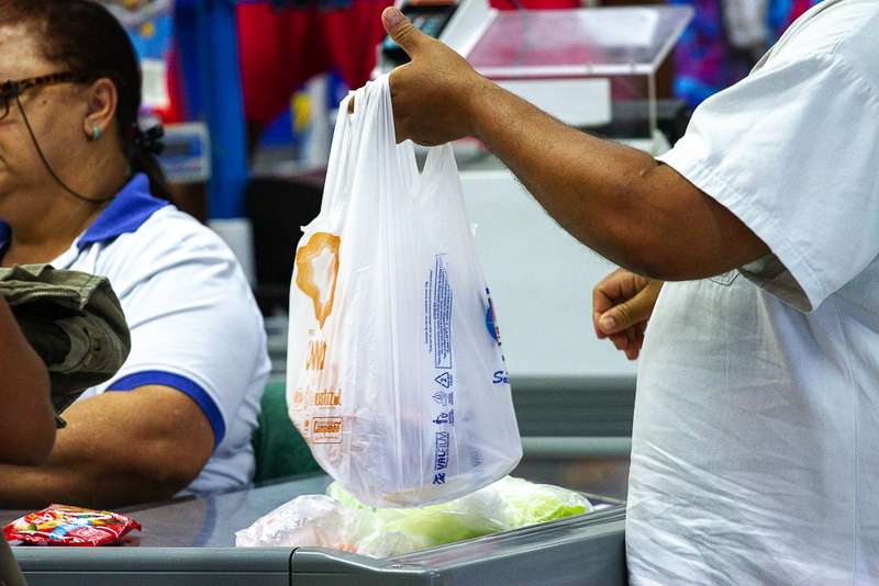 Estabelecimentos comerciais do Pará tem prazo para parar de usar sacolas plásticas