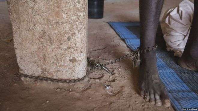 Doentes mentais são acorrentados na Nigéria, diz a Human Rights Watch