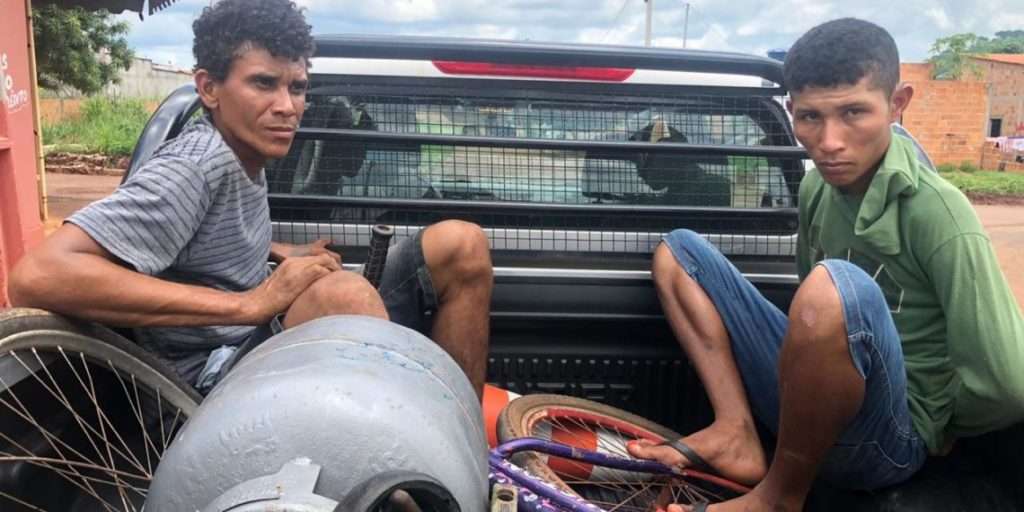 Canaã: Dupla é detida por populares após furtar botijão de gás