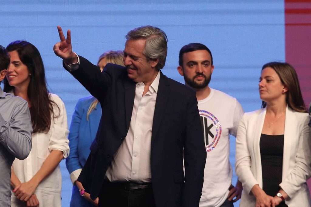 Macri e Alberto Fernández se reúnem para coordenar transição