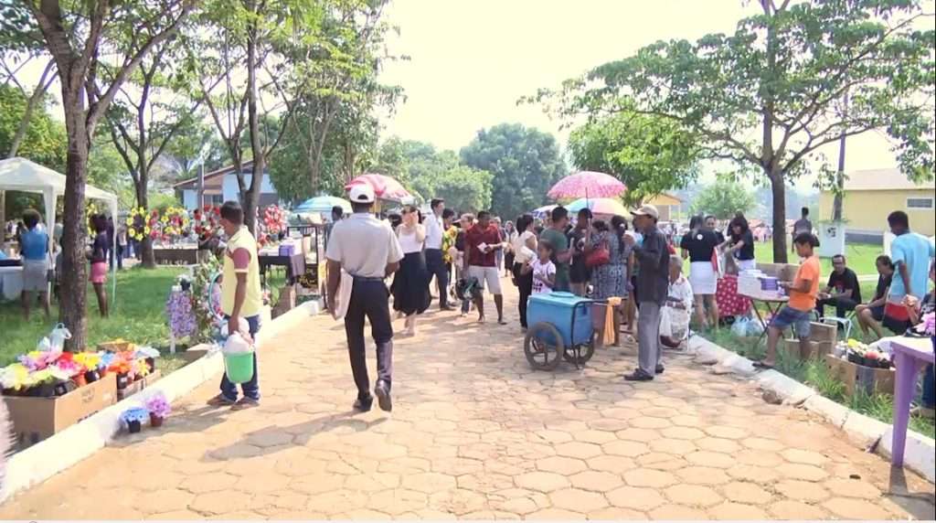 Parauapebas: Familiares lotaram cemitérios no Dia de Finados