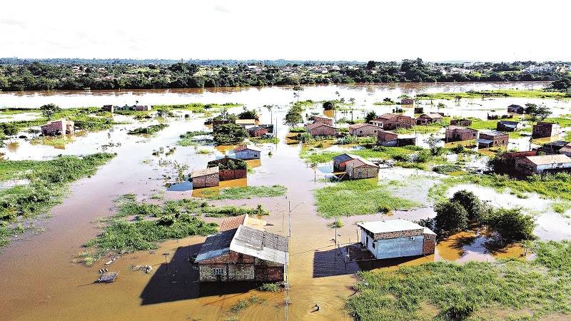 Rio Tocantins já desabriga 565 famílias em Marabá