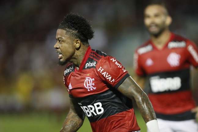 Marinho comemora seu primeiro gol com a camisa do Flamengo / Foto: Gilvan de Souza/Flamengo / Lance!