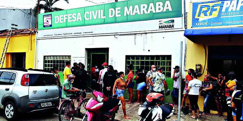 Procura por atendimento ontem na Defesa Civil era grande / Fotos: Divulgação PMM