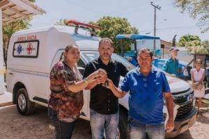 Deputado Chamonzinho entrega ambulância e trator para comunidade de Xinguara