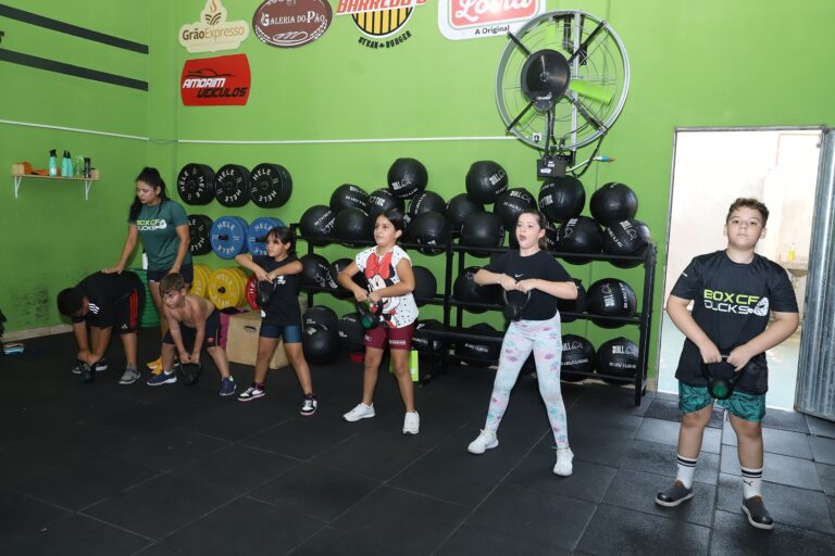 Crossfit kids desafia  garotada a “treinar pesado”