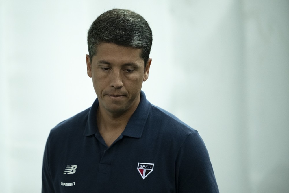 São Paulo demite Carpini após derrota e busca substituto