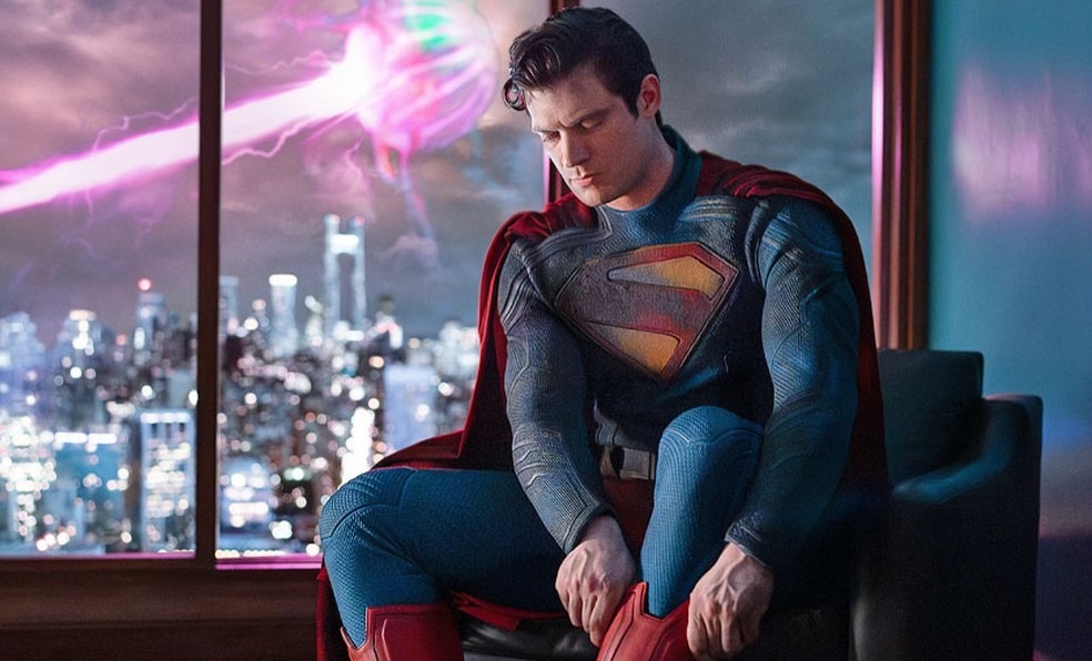 Diretor James Gunn publica 1ª imagem de David Corenswet como Superman