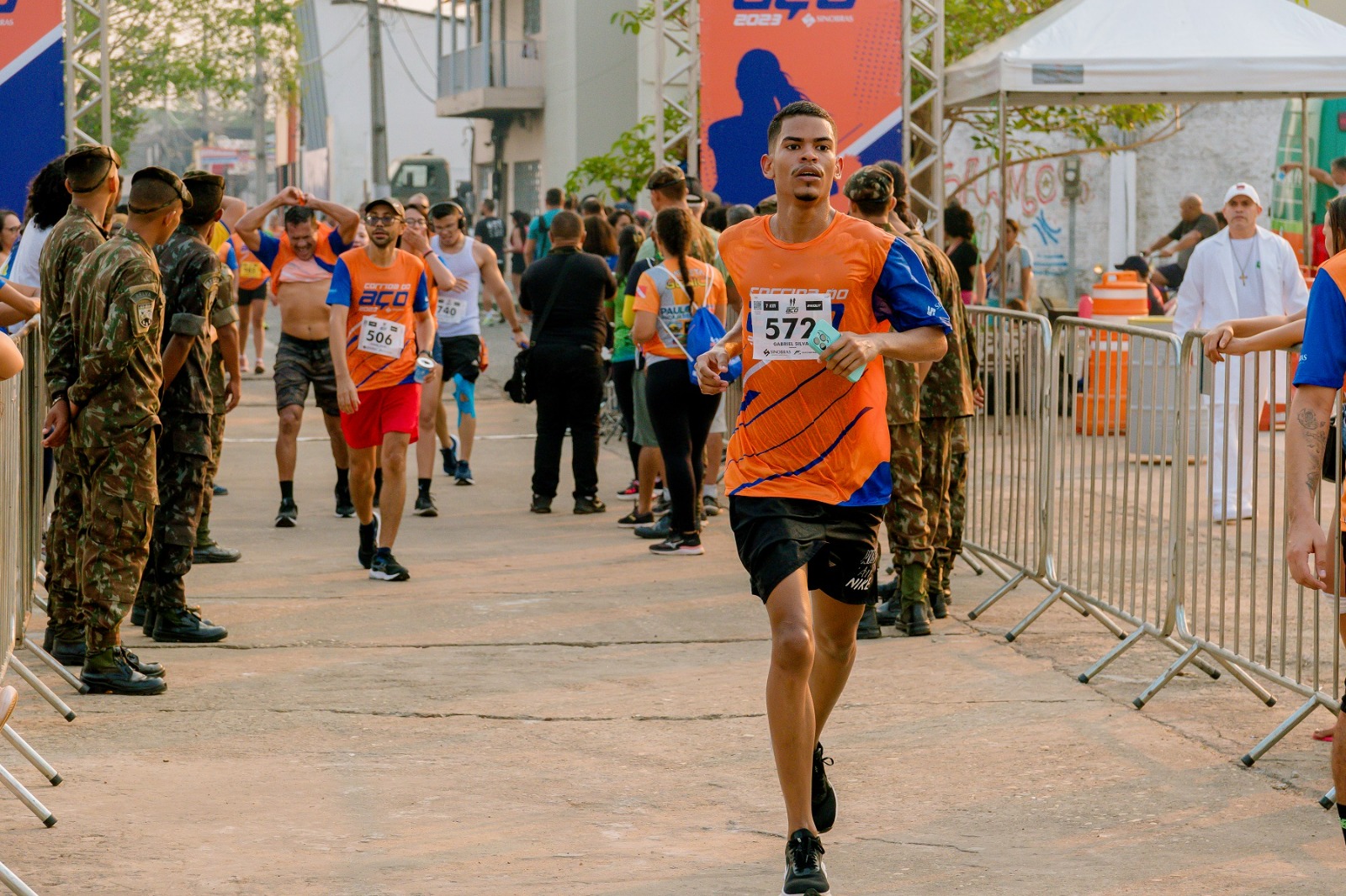 Sinobras entrega kits da 12ª Corrida do Aço, que ocorre em 3 de novembro