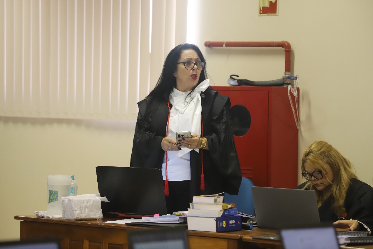 Advogada explica ter abandonado júri e avisa que pedirá desaforamento