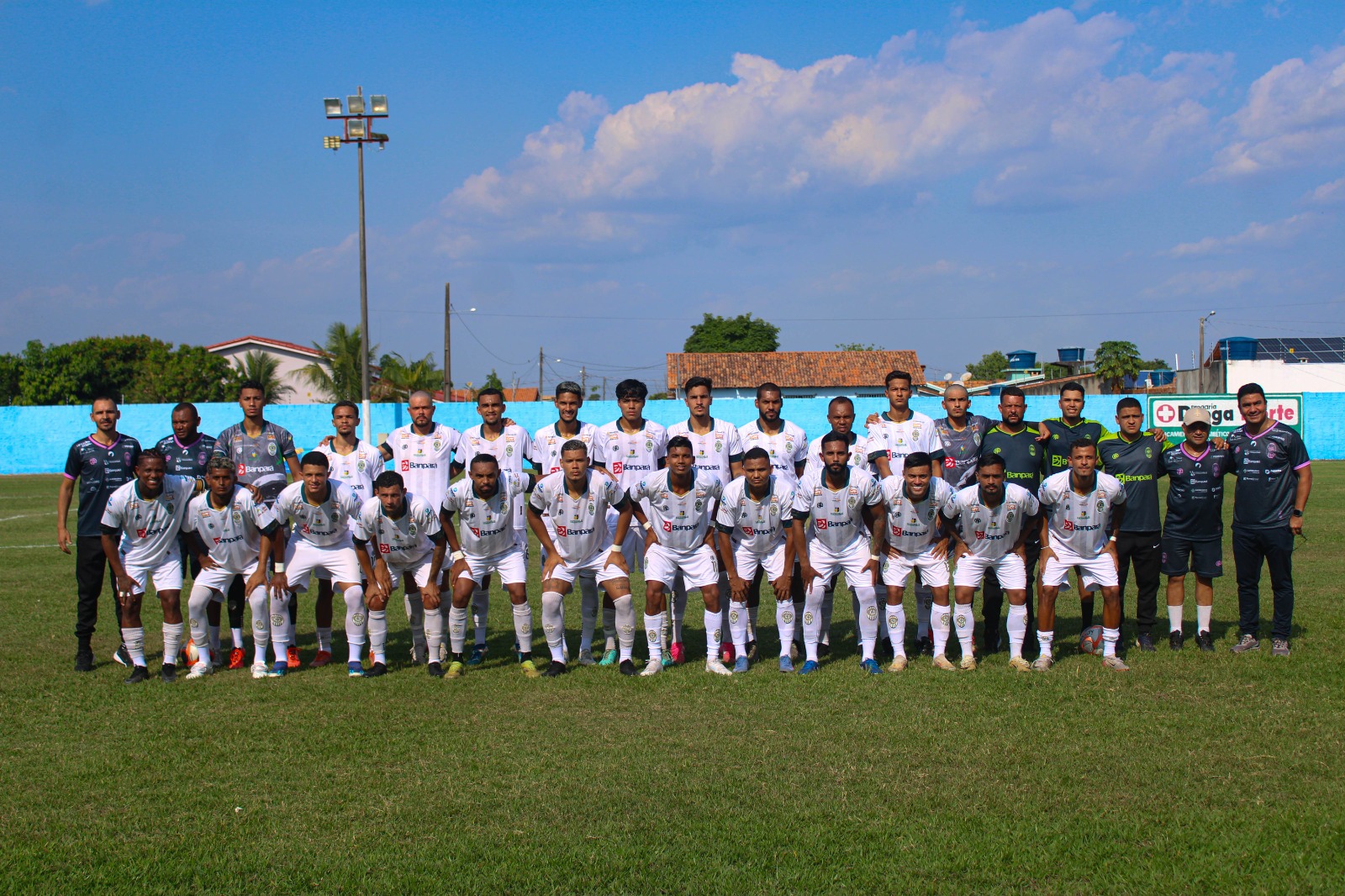 “Futebol e Pagode” leva esporte, música e diversão ao Estádio Rosenão
