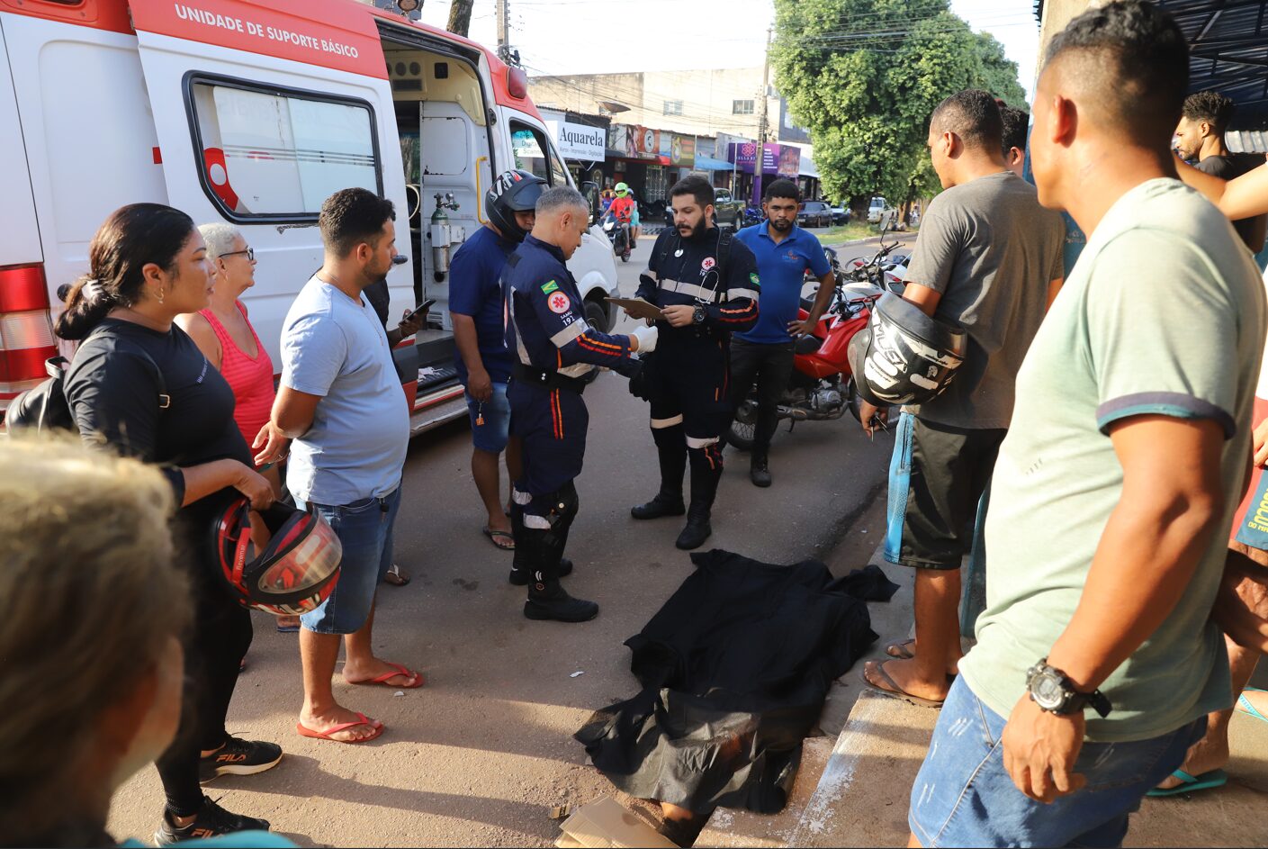 Motociclista perde controle de moto em quebra-mola e morre - Correio de ...