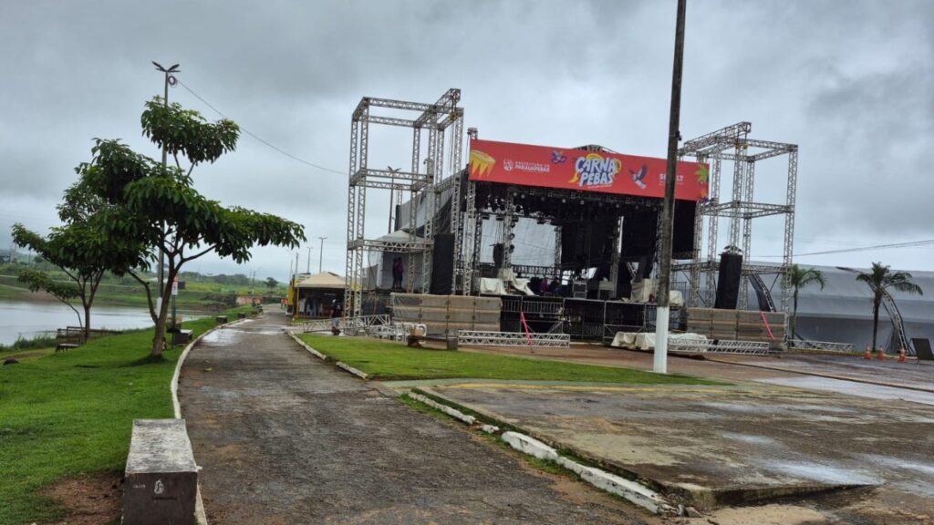 Palco principal do Carna Pebas montado em Parauapebas, Pará.