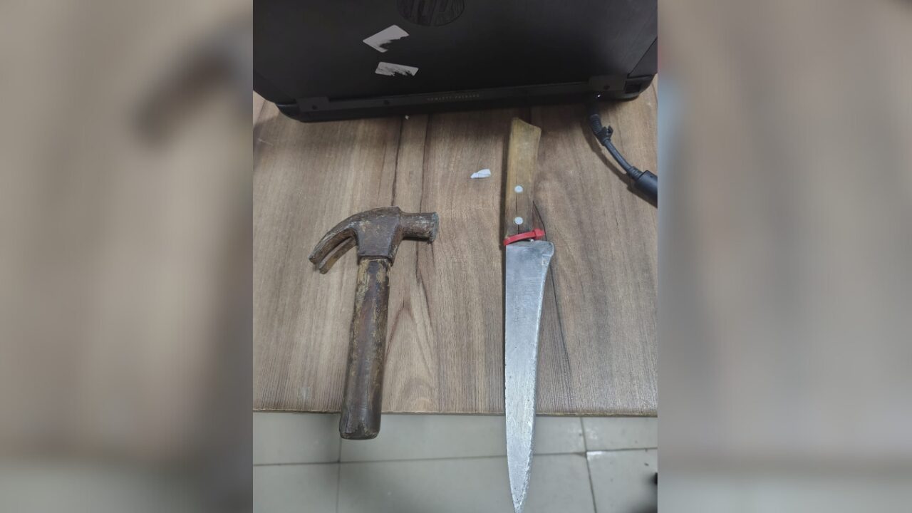 Mulher é presa por ameaça com faca e martelo em Parauapebas