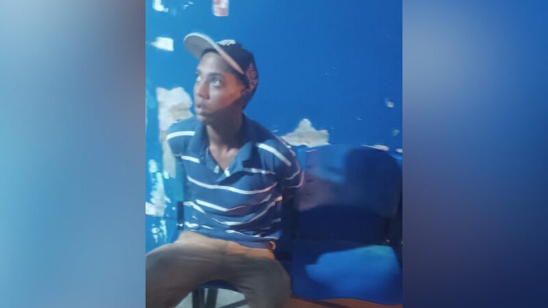 Suspeito de homicídio é preso com moto furtada e sem CNH após realizar manobras perigosas