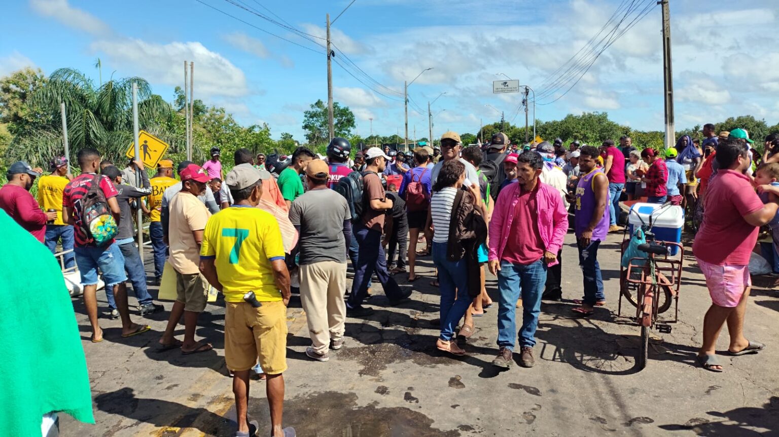 Moradores do Magalhães bloqueiam ponte do Rio Tocantins contra reintegração de posse
