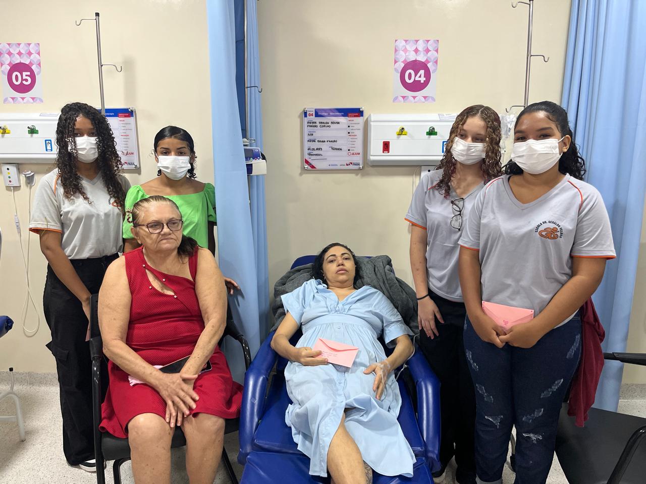 Cartas de esperança alentam mulheres com câncer no HR