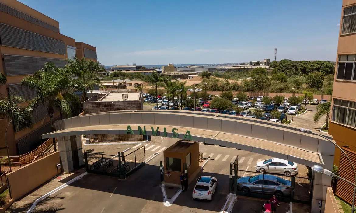 Anvisa recolhe esmaltes em gel com substância proibida