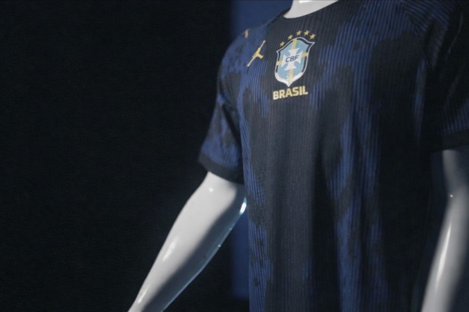 Camisa azul da seleção tem estampa inspirada na fauna brasileira