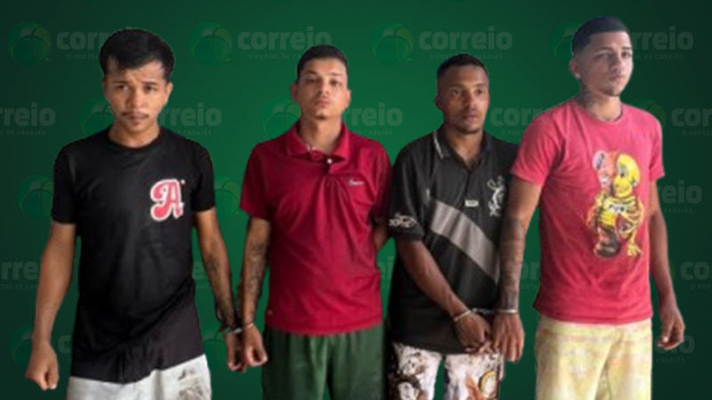 Quatro homens jovens com algemas em frente a um fundo verde com a marca d'água 'correio'.
