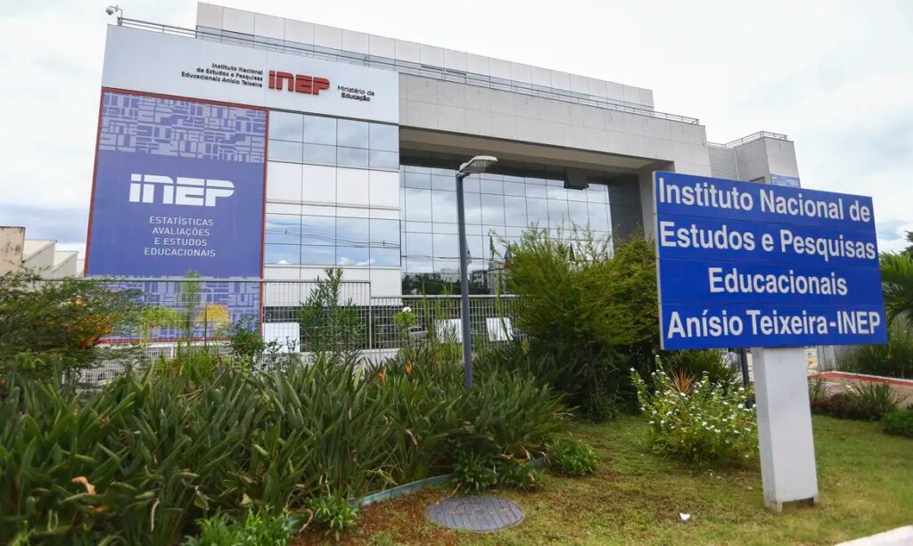 Fachada do edifício do Instituto Nacional de Estudos e Pesquisas Educacionais Anísio Teixeira (INEP).