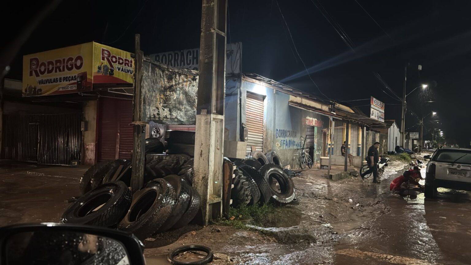 Motorista arranca com caminhão e esmaga borracheiro em Tailândia