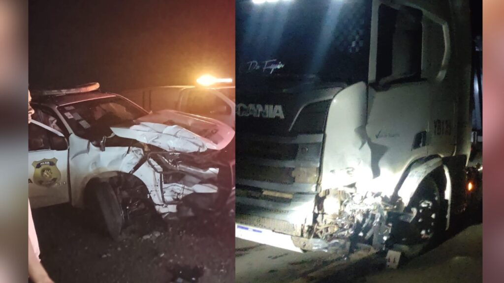 Carro e caminhão Scania acidentados à noite, com danos frontais visíveis.