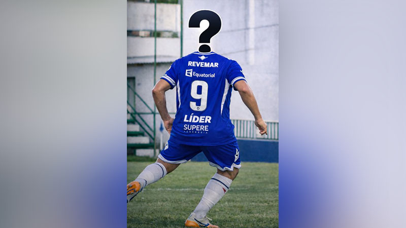 Jogador de futebol com camisa azul número 9 e ponto de interrogação no lugar da cabeça.