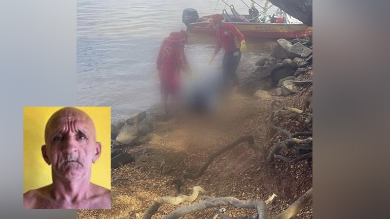 Bombeiros recuperam corpo na margem de um rio com foto de identificação de homem em destaque.