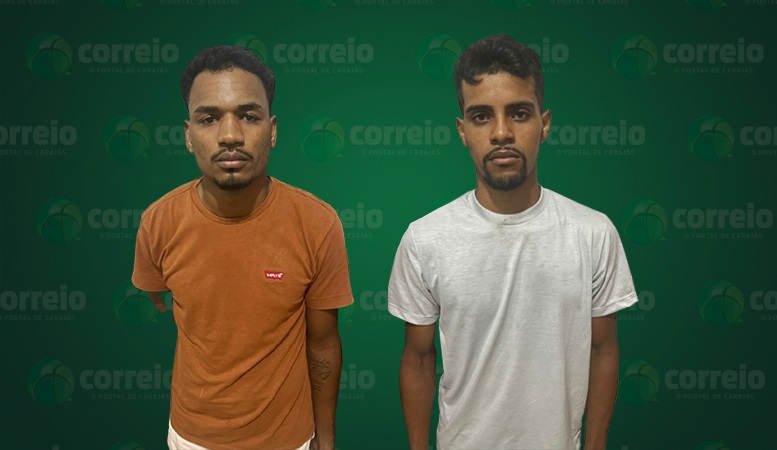 Dois homens jovens, um de camisa laranja e outro de camisa cinza, em frente a um fundo verde com o logo 'correio'.
