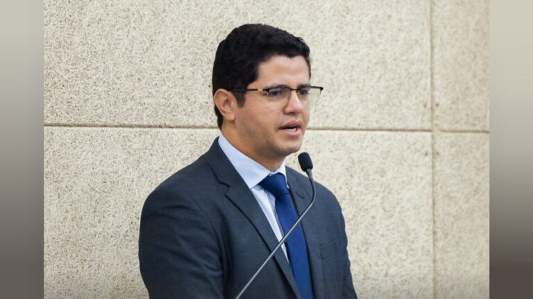 Vetando leis até dos aliados, Toni Cunha leva reprimenda do vereador Fernando Henrique