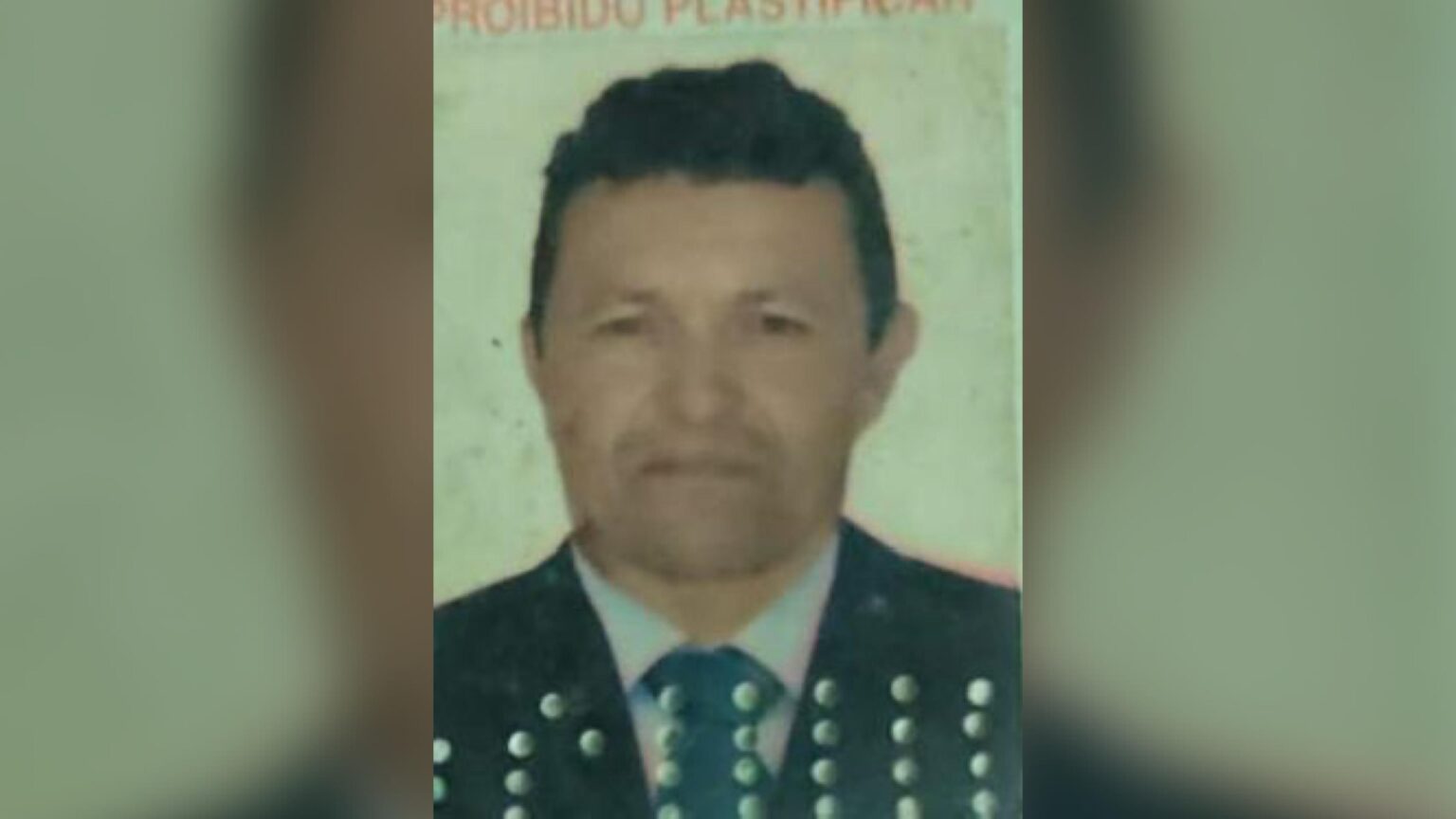Motociclista morre ao colidir contra árvore; suspeita é de mal súbito