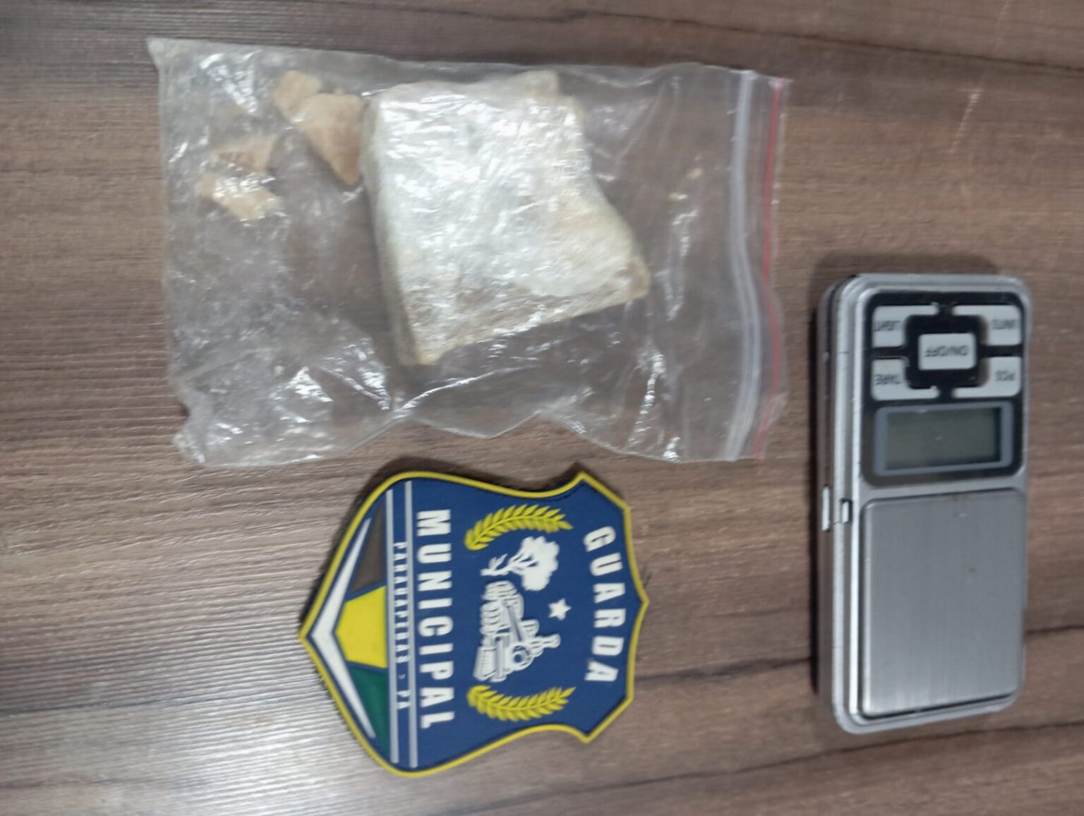 “Buchudo” escapa de cerco policial e perde droga no Bairro Tropical