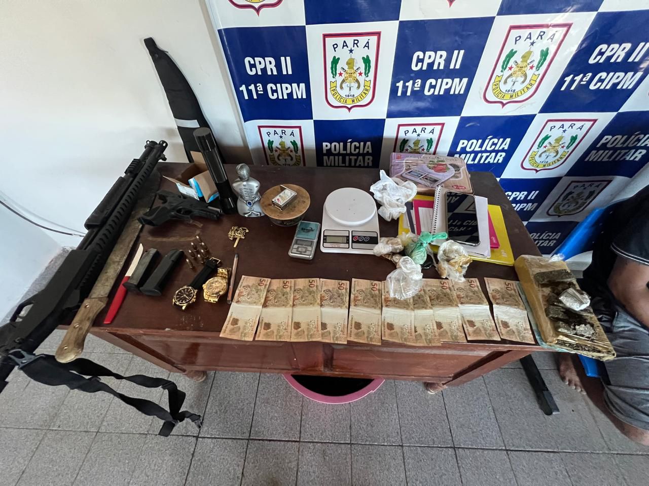 PM recupera armas furtadas e apreende drogas