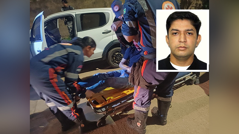 Homem sendo socorrido por equipe de resgate em maca, com carro e policial ao fundo, e foto de outro homem em destaque.