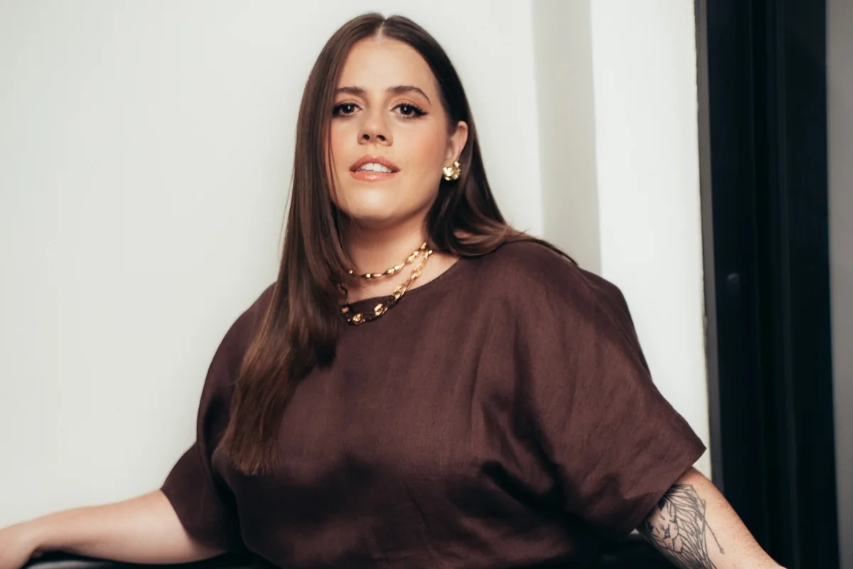 Tati Machado anuncia gravidez ao vivo no Mais Você e emociona público