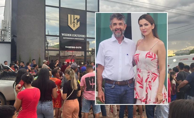 Multidão em frente ao escritório "Weder Coutinho Advogados e Associados" com foto de um casal em destaque.